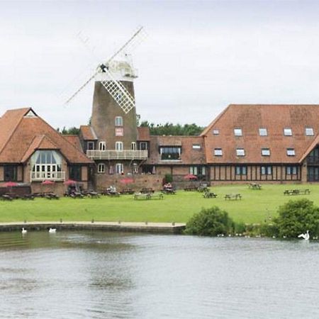 Premier Inn Milton Keynes South Экстерьер фото