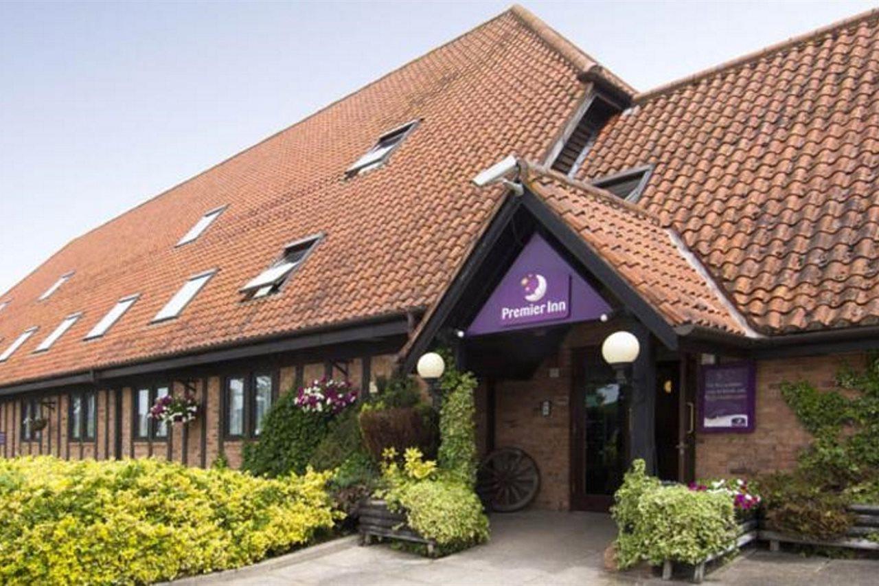 Premier Inn Milton Keynes South Экстерьер фото