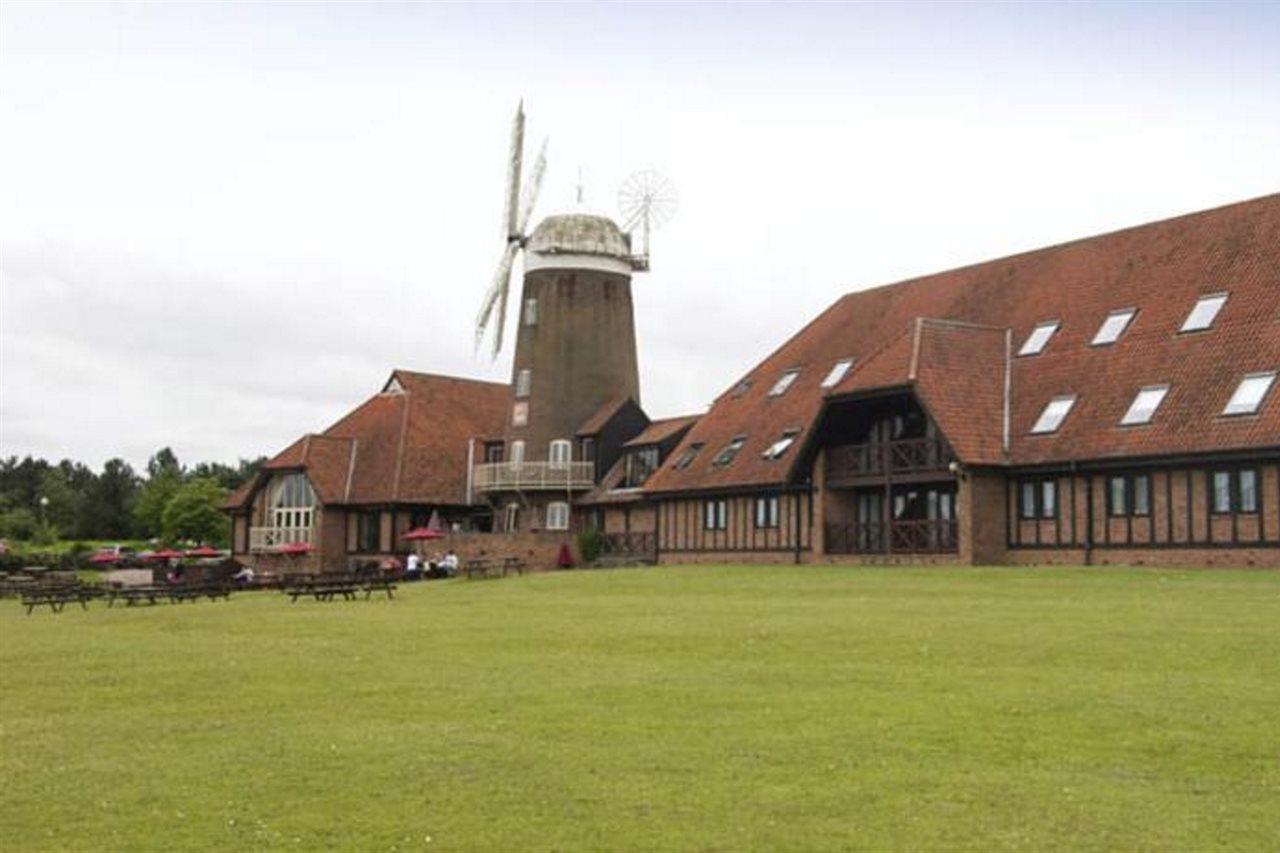 Premier Inn Milton Keynes South Экстерьер фото