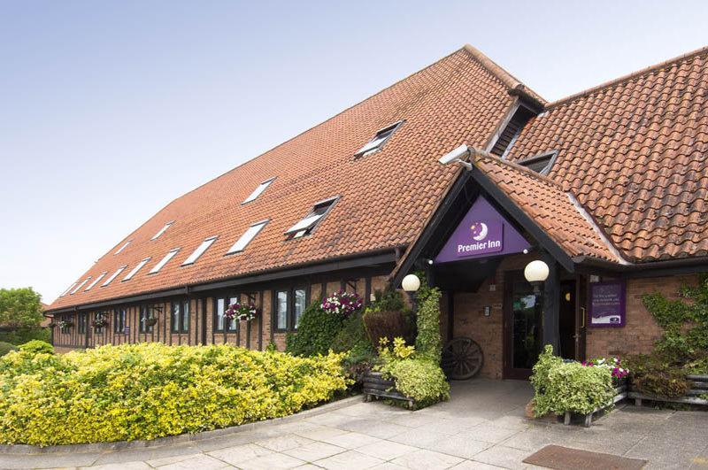 Premier Inn Milton Keynes South Экстерьер фото